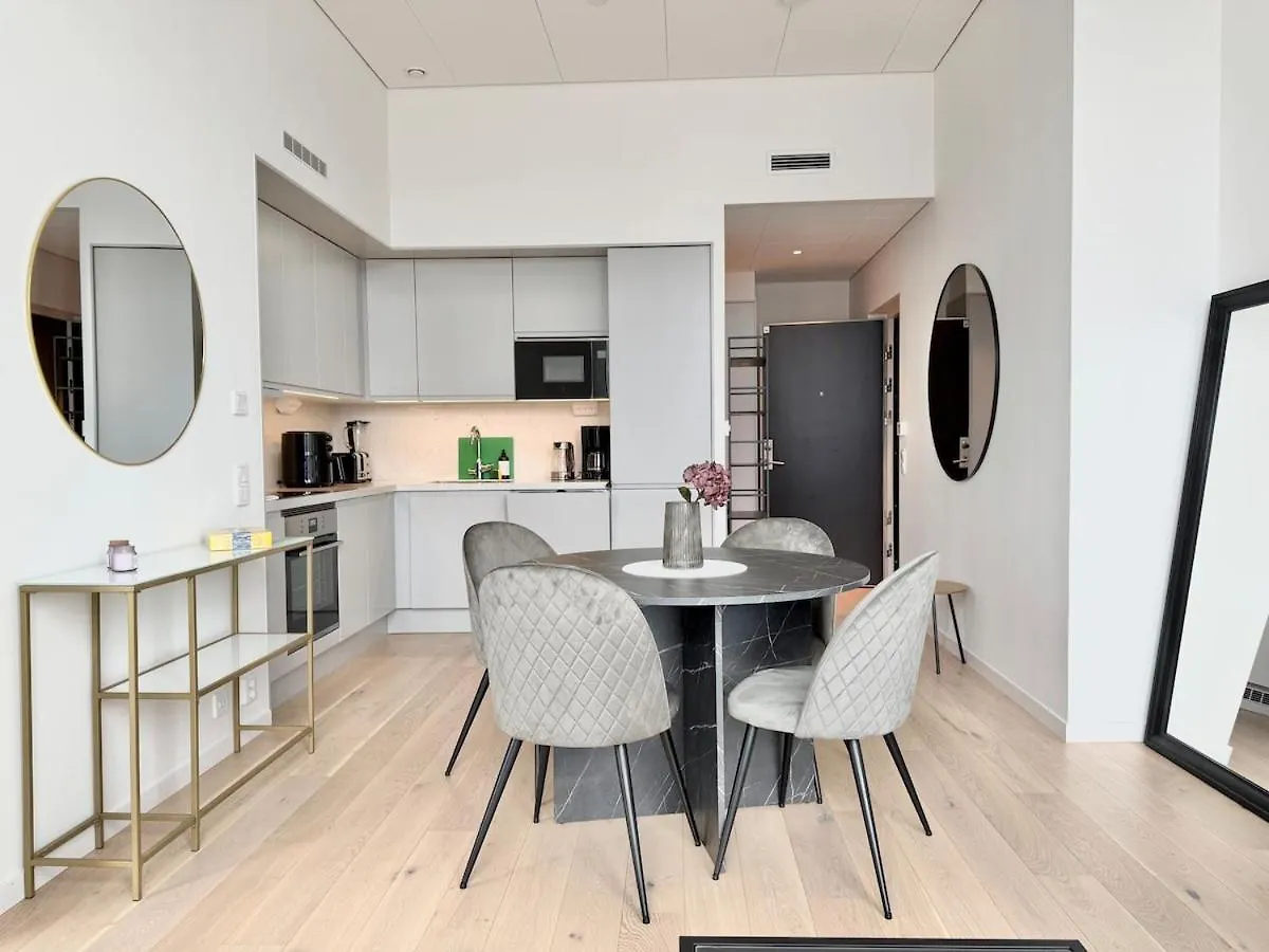 Luxury Apt - Karlatornet - 2Br - Spa - Gym - City contacts